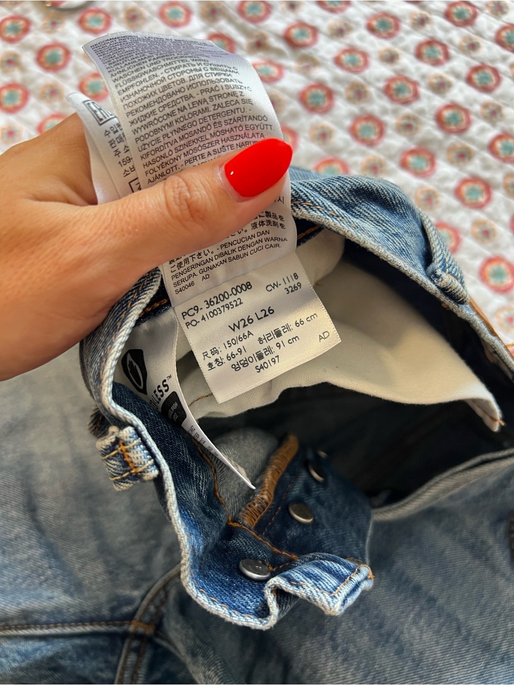 EUC Levi’s Premium 501 Denim Light Wash Distressed Jeans size 26 - Picture 6 of 8